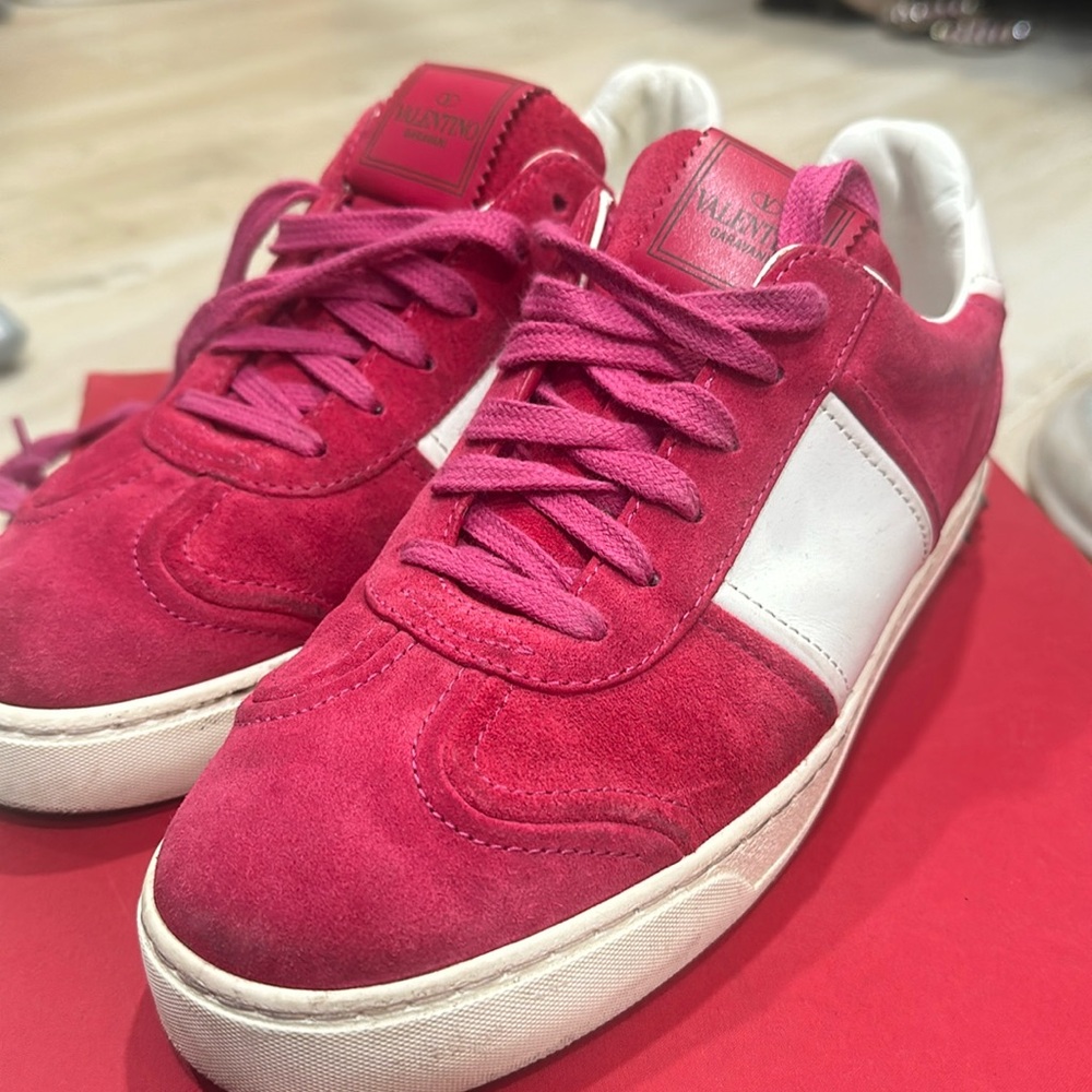 VALENTINO suede sneakers 🩷❤️